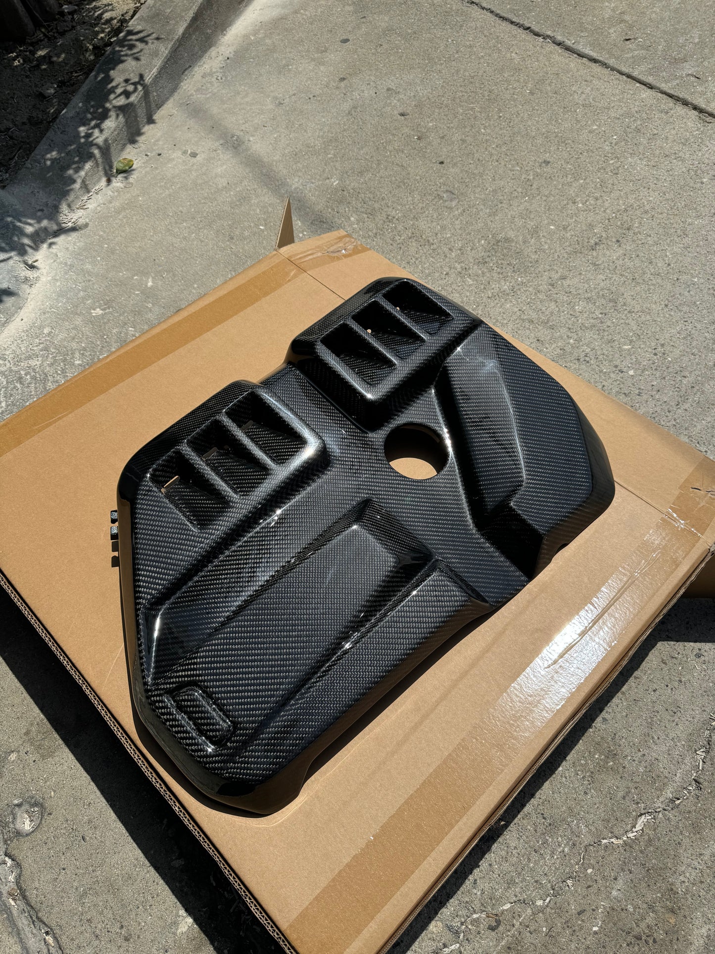 G8x CARBON FIBER ENGINE COVER