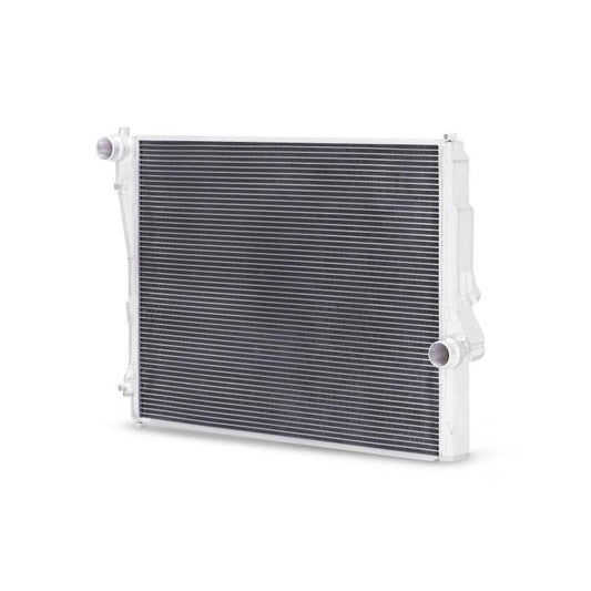 Mishimoto Performance Radiator | 1999-2006 BMW E46 Non-M (MMRAD-E46-323)