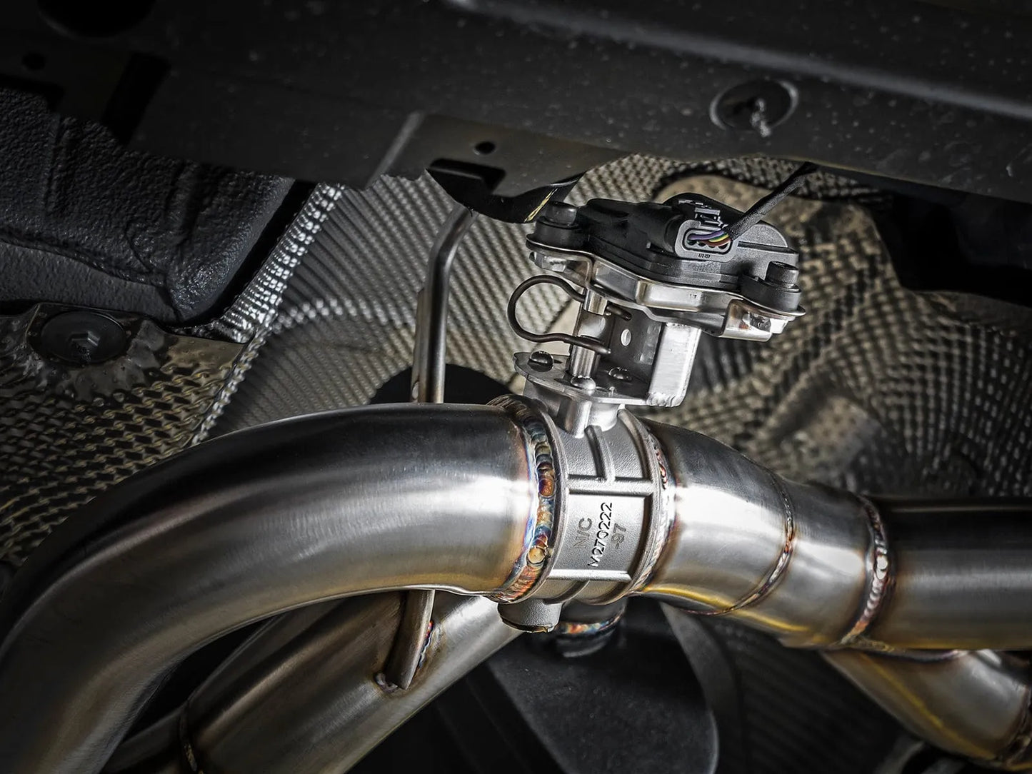 aFe 2.5in SS Axle-Back Exhaust w/ CF Tips | BMW M3/M4 (F80/82/83) (15-19) (49-36338-1C)