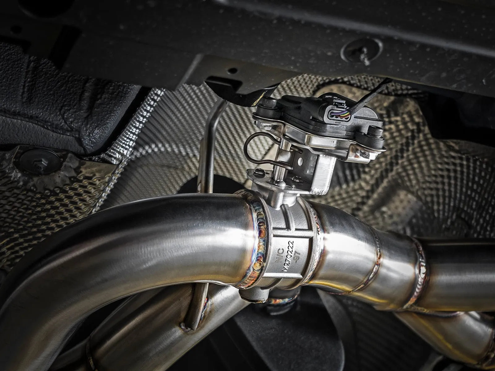 aFe 2.5in SS Axle-Back Exhaust w/ CF Tips | BMW M3/M4 (F80/82/83) (15-19) (49-36338-1C)