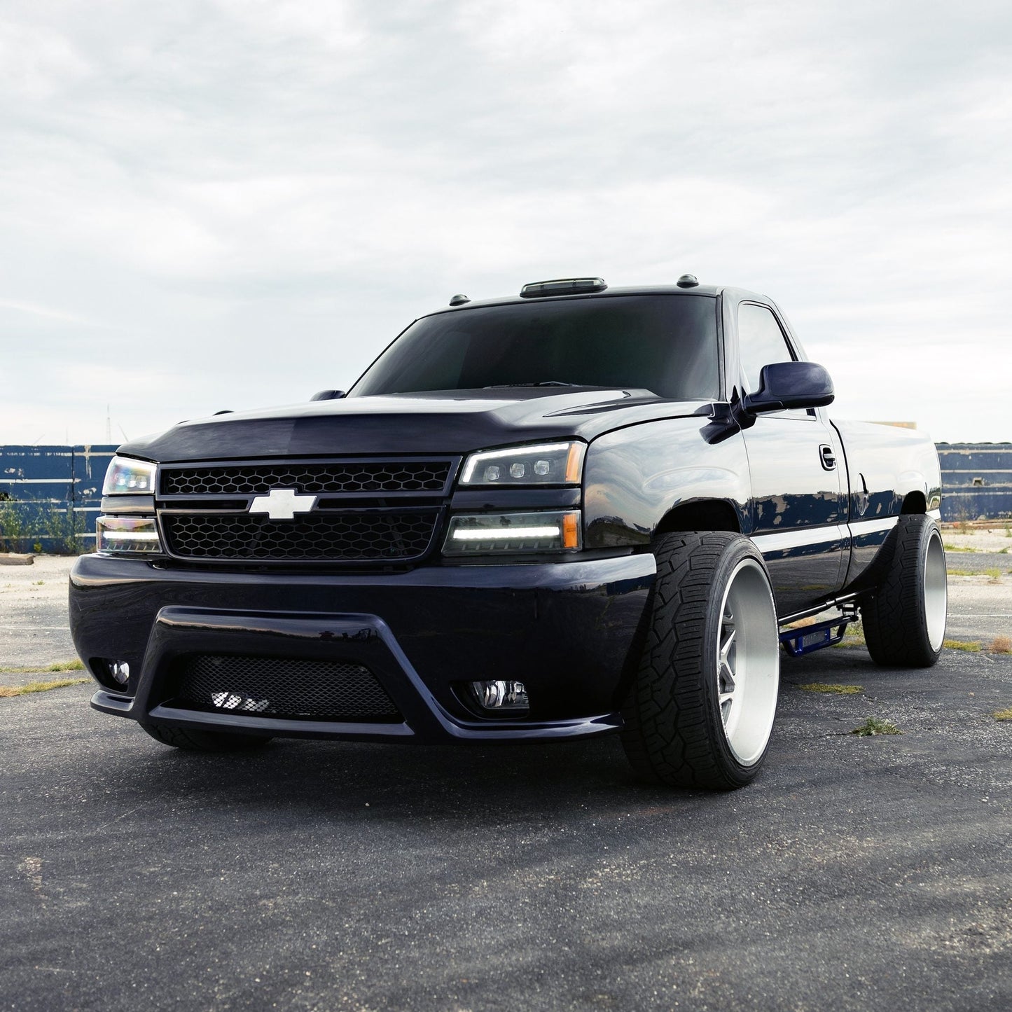 AlphaRex 03-06 Chevy Silverado 1500/2500HD/3500HD/Avalanche Alpha-Black NOVA LED Proj Headlights