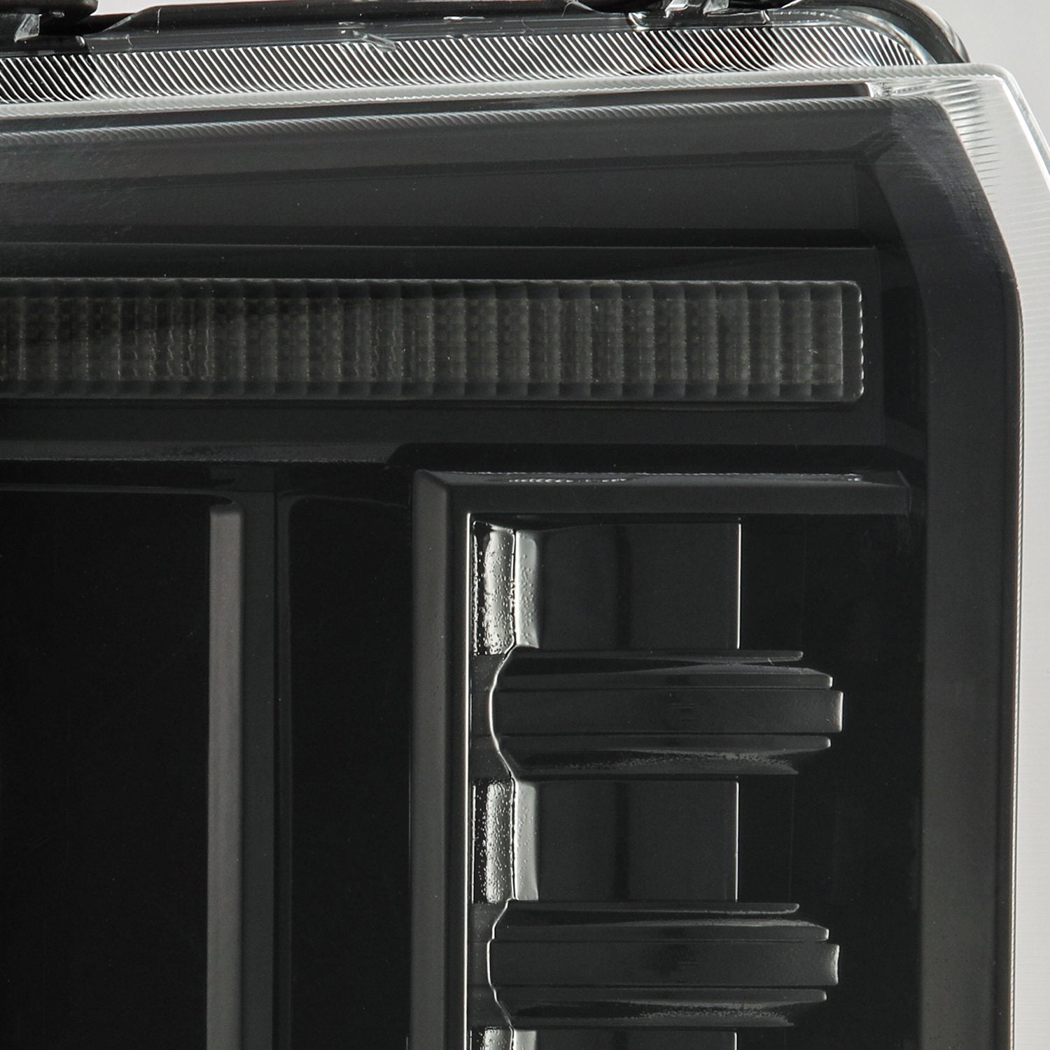 AlphaRex 05-07 Ford Super Duty/Excursion LUXX-Series LED Projector Headlights - Alpha-Black