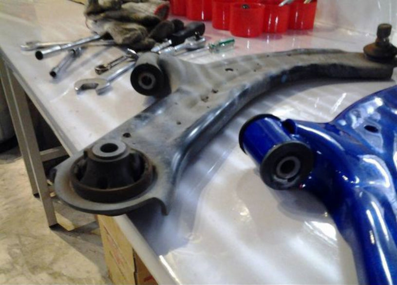Hardrace Hardened Rubber Front Lower Control Arm with RC Ball Joint Nissan Tiida C11 04-12