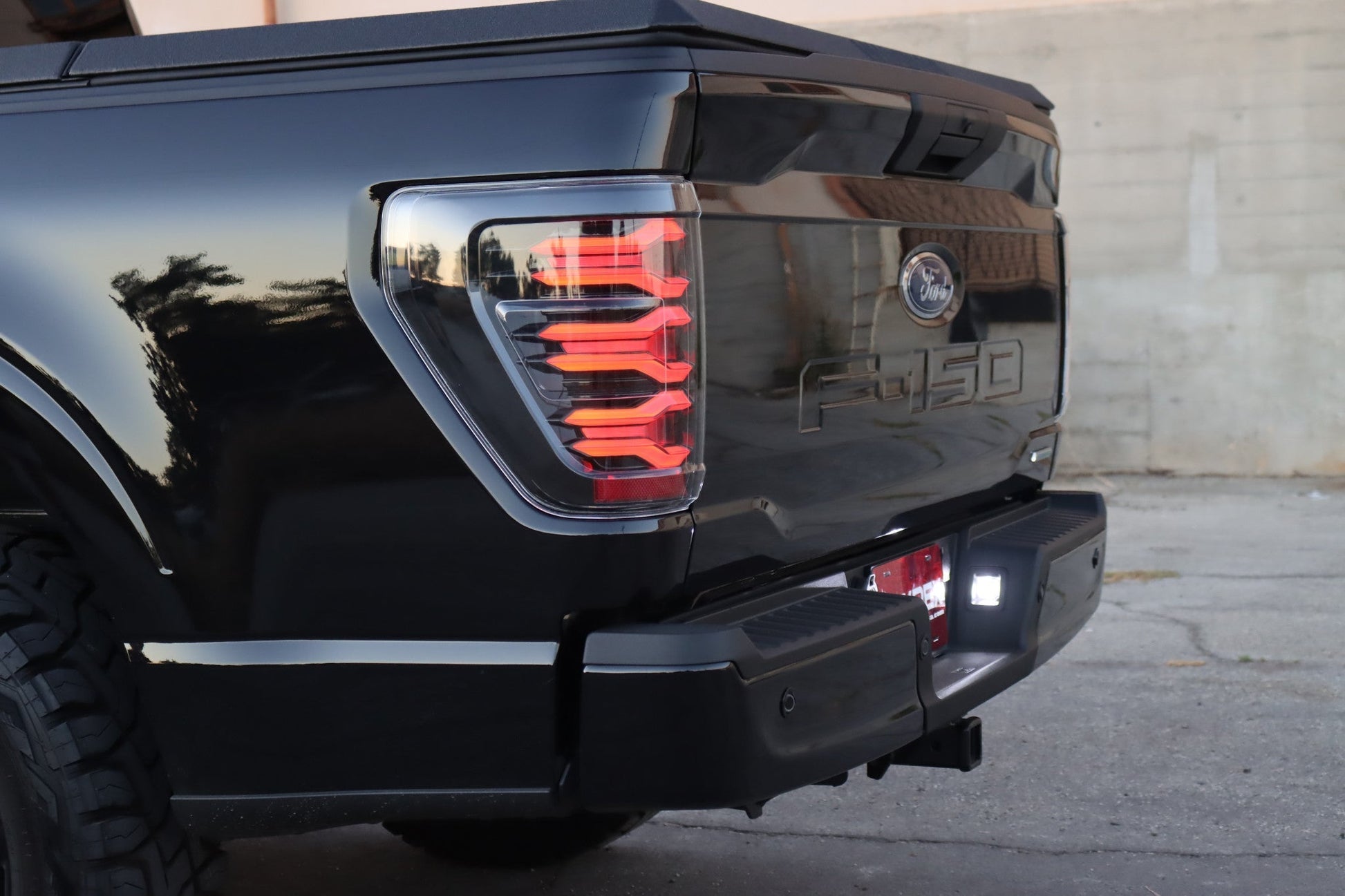 AlphaRex 21-22 Ford F-150 LUXX LED Taillights Black/Red
