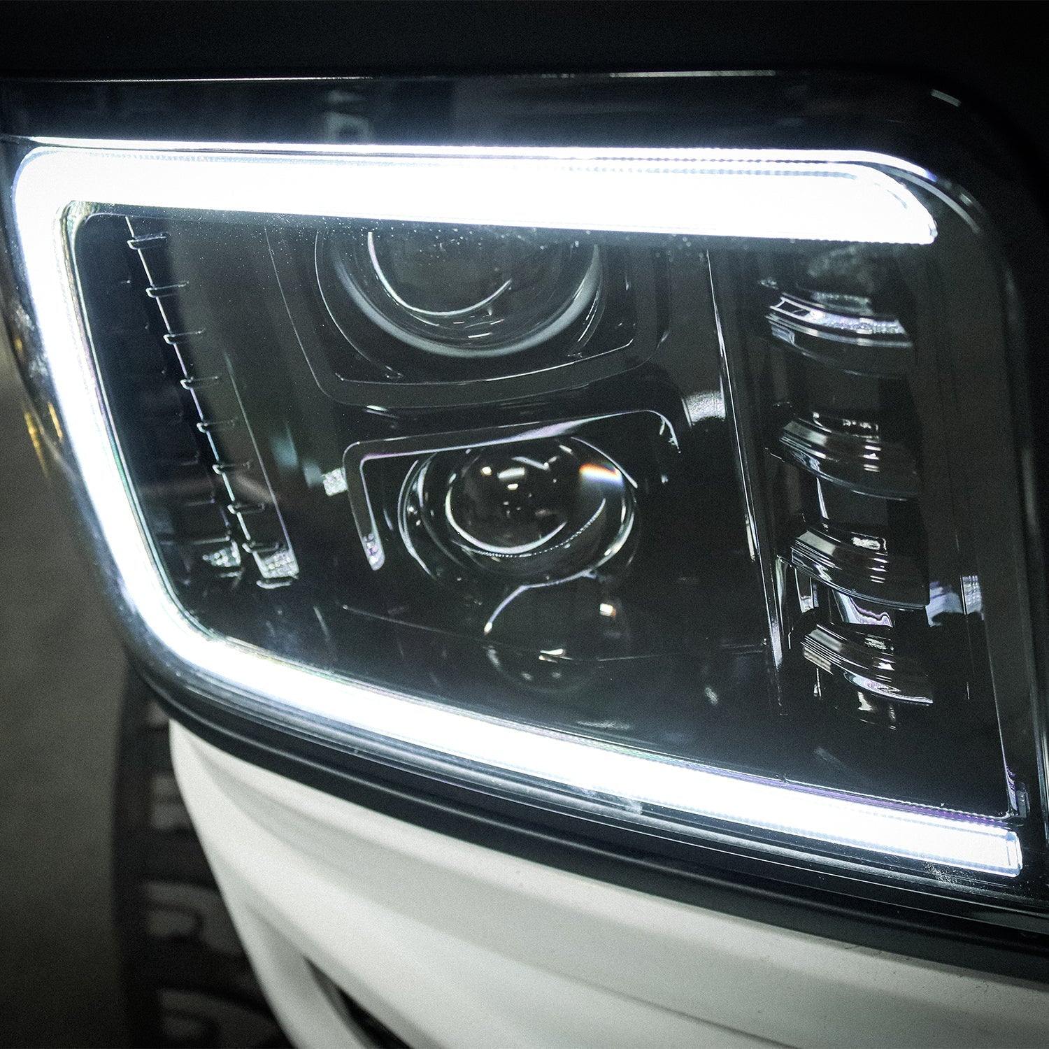 AlphaRex 92-96 Ford F-Series/Bronco LUXX-Series Proj Headlights Blk w/Actv Light SeqSig & SBDRL