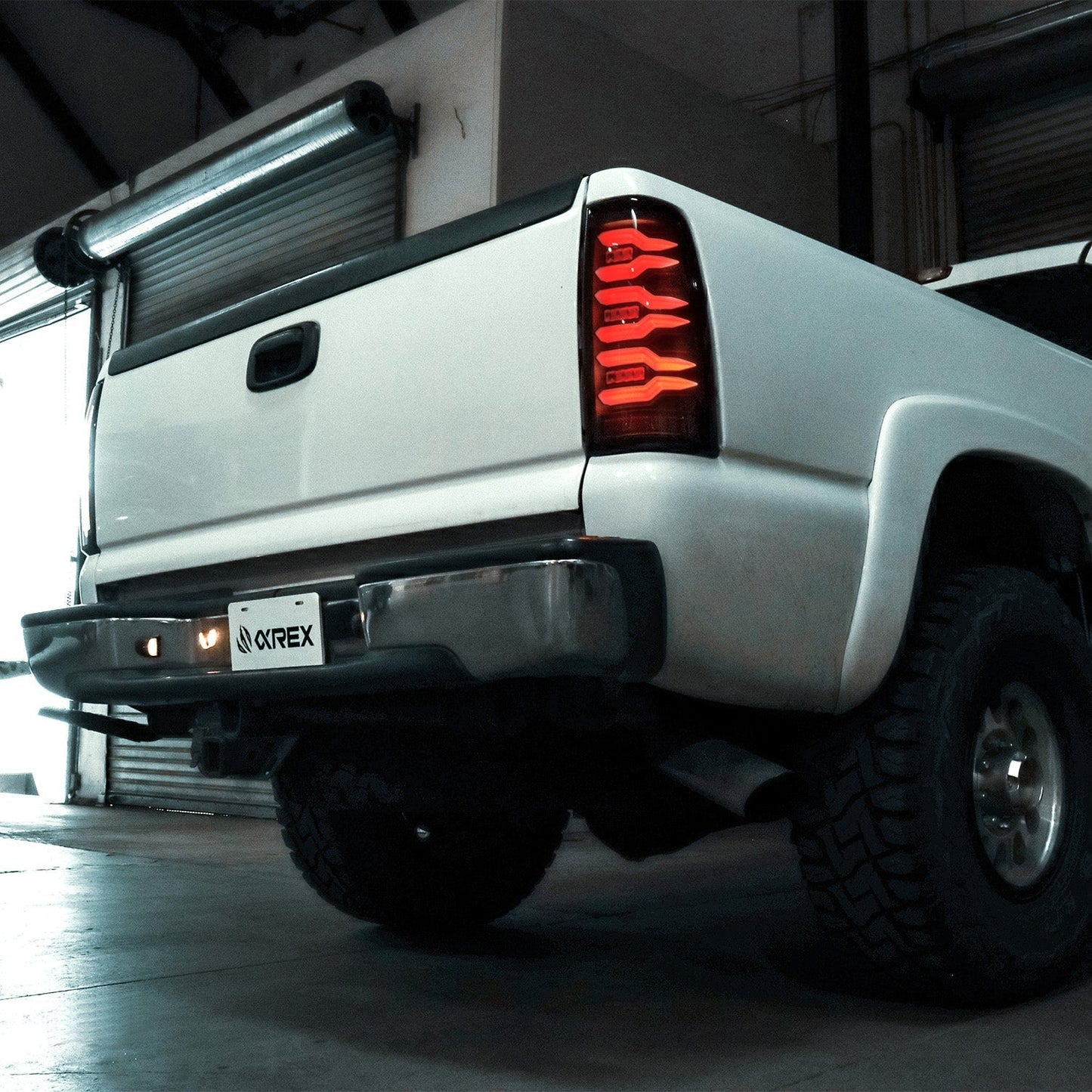 AlphaRex 99-06 Chevrolet Silverado/99-06 GMC Sierra LUXX-Series LED Tail Lights - Black/Red