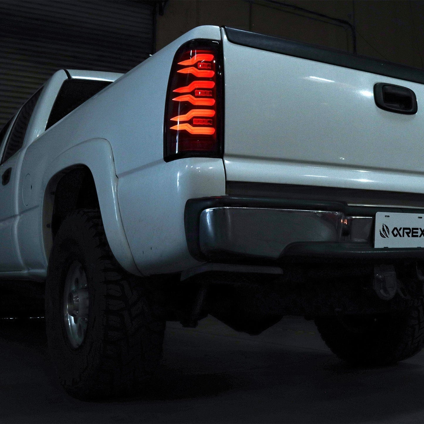 AlphaRex 99-06 Chevrolet Silverado/99-06 GMC Sierra LUXX-Series LED Tail Lights - Black/Red