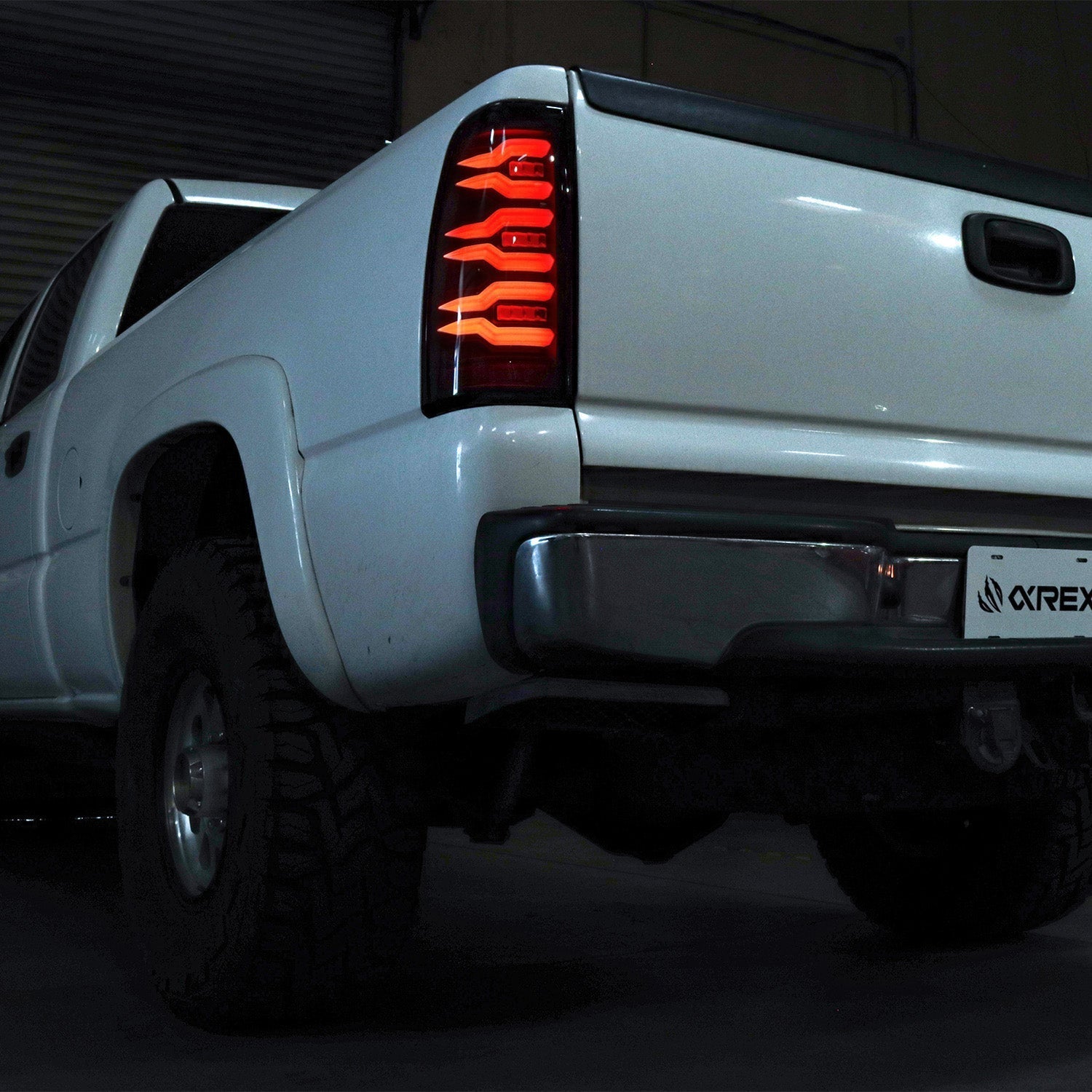 AlphaRex 99-06 Chevrolet Silverado/99-06 GMC Sierra LUXX-Series LED Tail Lights - Black/Red