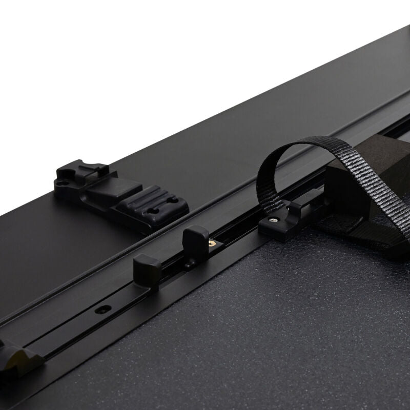 Westin 20-26 Chevrolet/GMC 2500HD 3500HD 6ft. 9in. Bed Hard Tri-Fold Tonneau Cover - Black