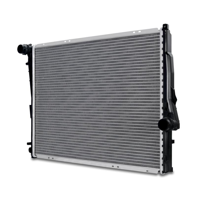 Mishimoto Replacement Radiator | 1999-2005 BMW 3-Series E46 (R2636-MT)