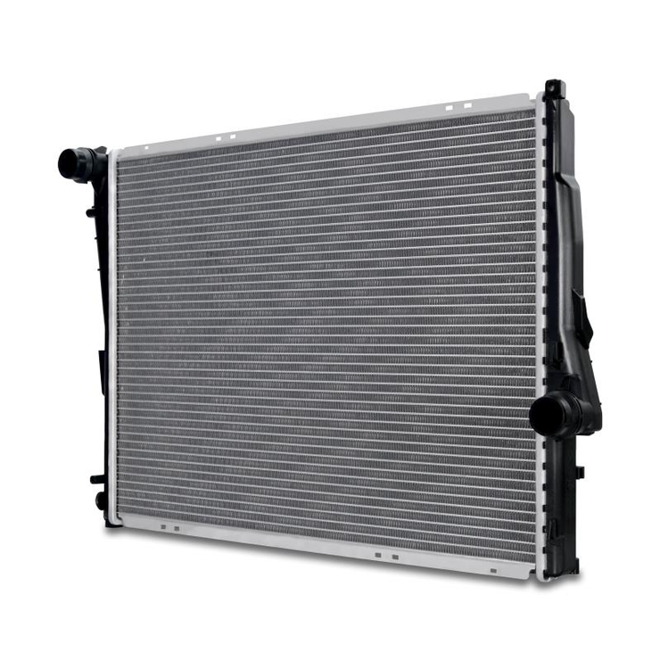 Mishimoto Replacement Radiator | 1999-2005 BMW 3-Series E46 (R2636-MT)