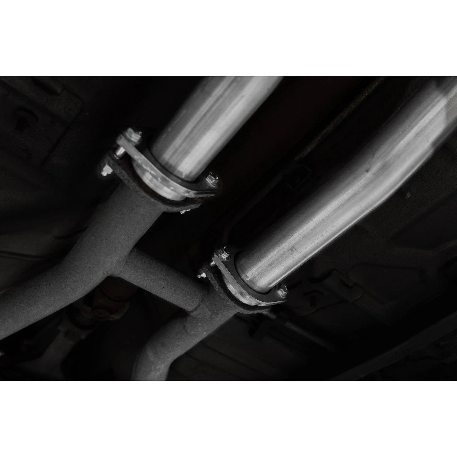 MBRP 99-04 Ford Mustang GT 4.6L 2.5in. Dual Split Rear AL Cat Back w/ 3.5in. Dual Wall Blk. Tips