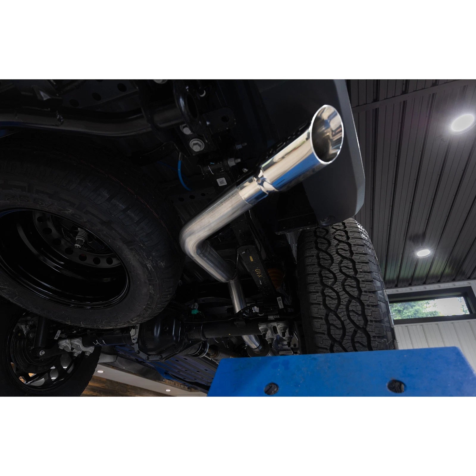 MBRP 2024+ Ford Ranger 2.7L 2.5 into 3in Single Side Exit Cat Back - Aluminum