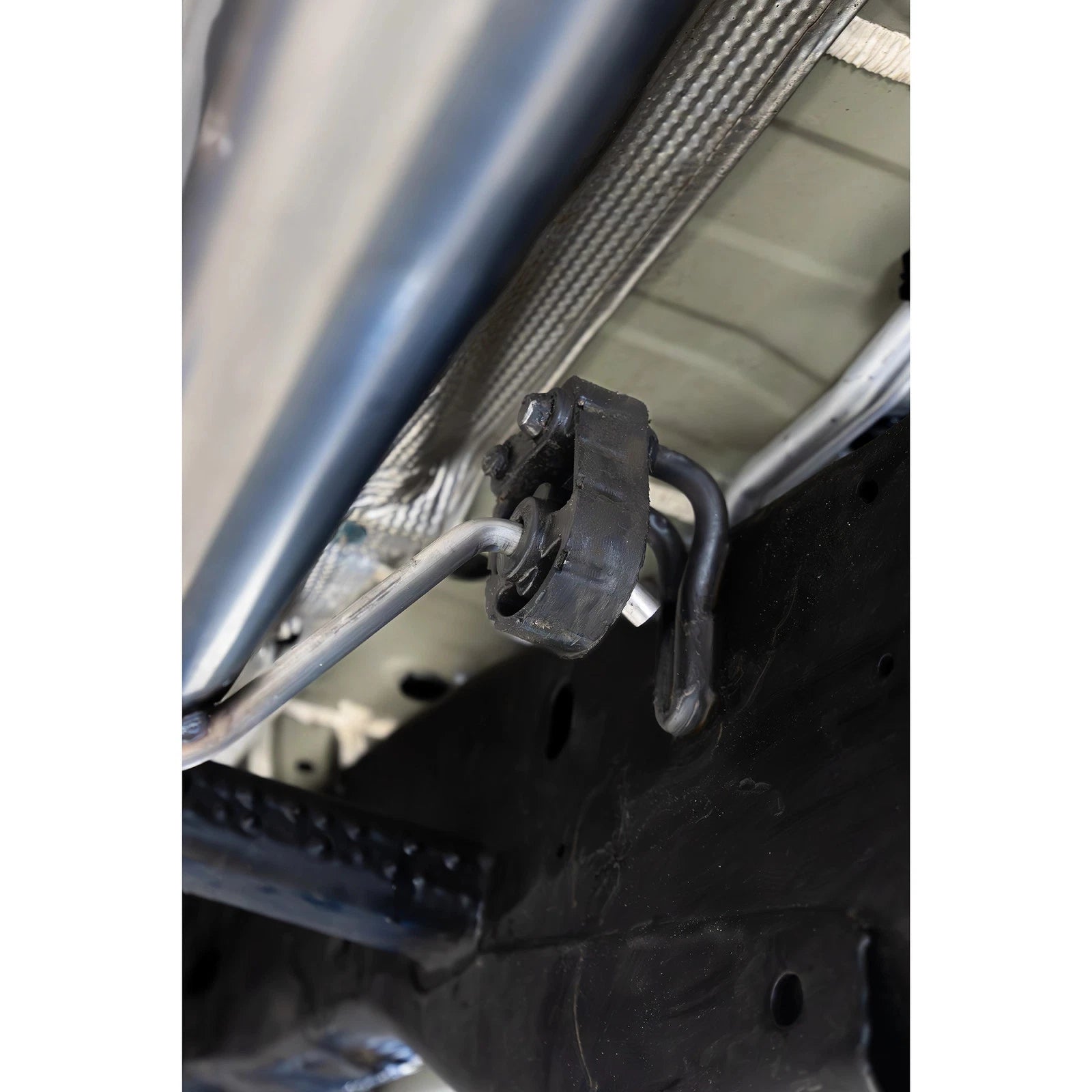 MBRP 21-24 Chevrolet Suburban XL 5.3L 3in Aluminized 2.5in Dual Split Carbon Fiber Cat-back