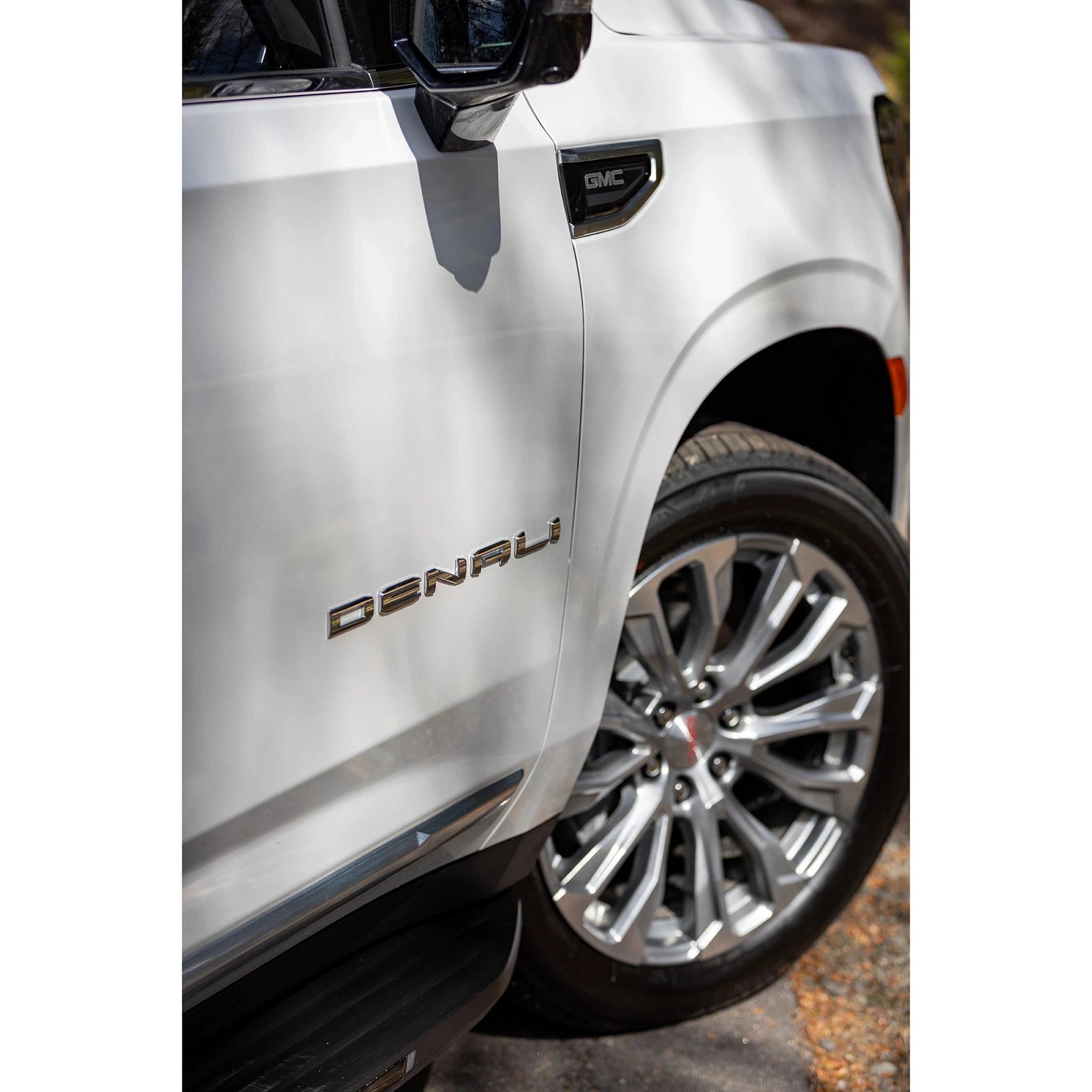 MBRP 21-24 Chevrolet Suburban XL 5.3L 3in Aluminized 2.5in Dual Split Carbon Fiber Cat-back