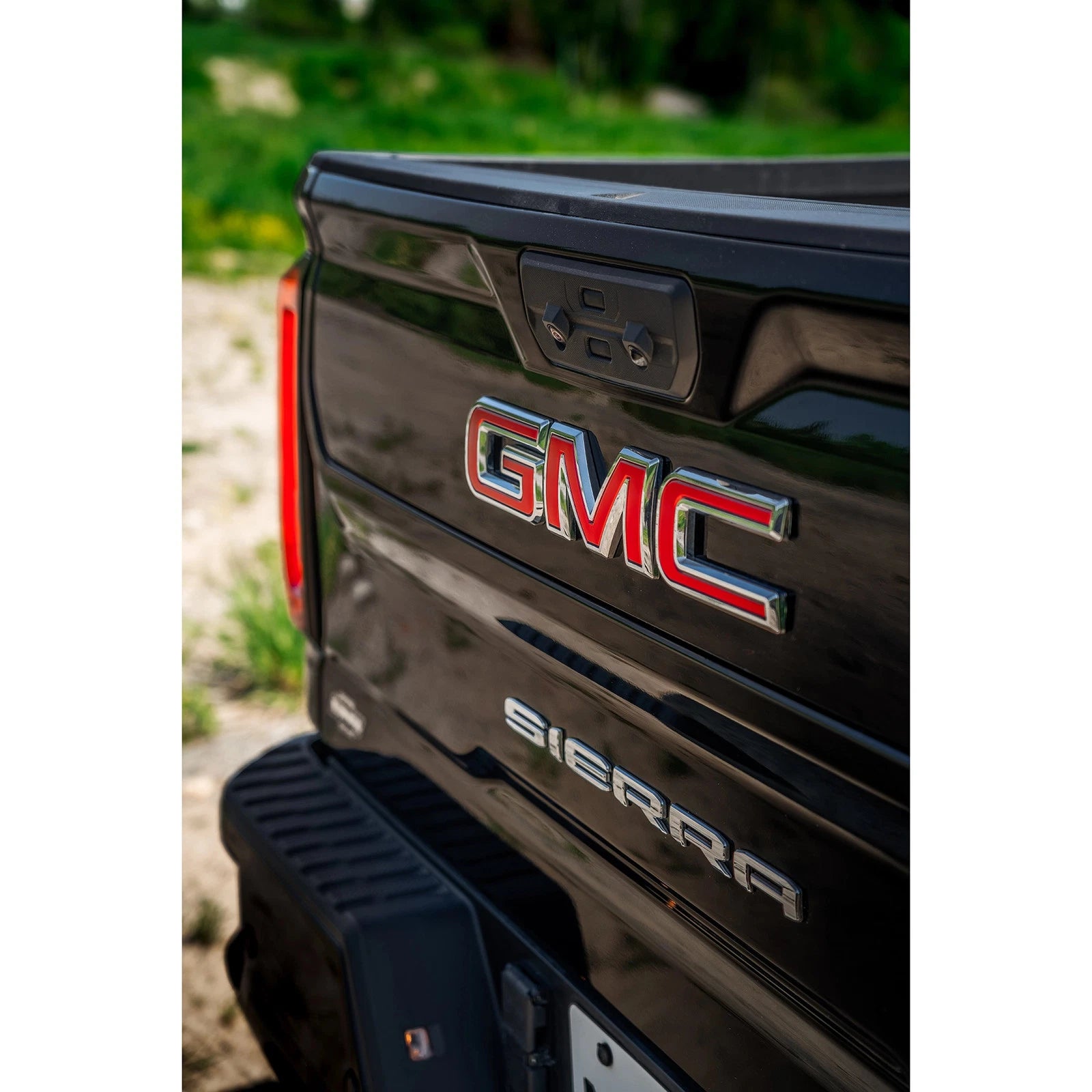 MBRP 20-23 Chevrolet Silverado 2500HD 6.6L Armor Plus T409 SS Single Side Exit 5in DPF Back Exhaust