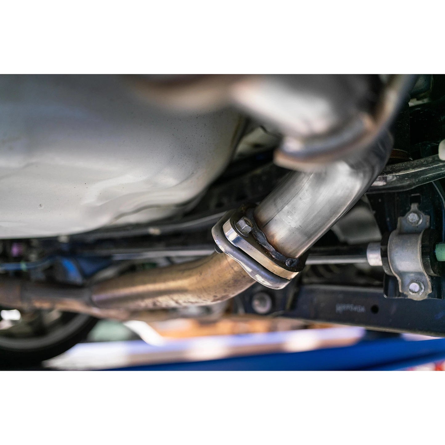 MBRP 15-19 Subaru WRX 2.0L/STI 2.5L 2.5in Dual Split Rear Exit w/ 3.5in CF Tips - T304