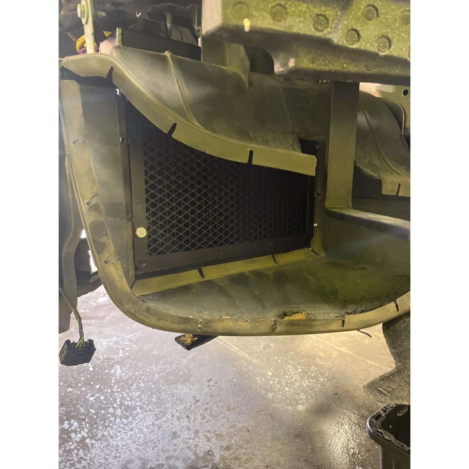 CSF BMW F8X M3/M4/M2C Auxiliary Radiators w/ Rock Guards (Sold Individually - Fits Left and Right