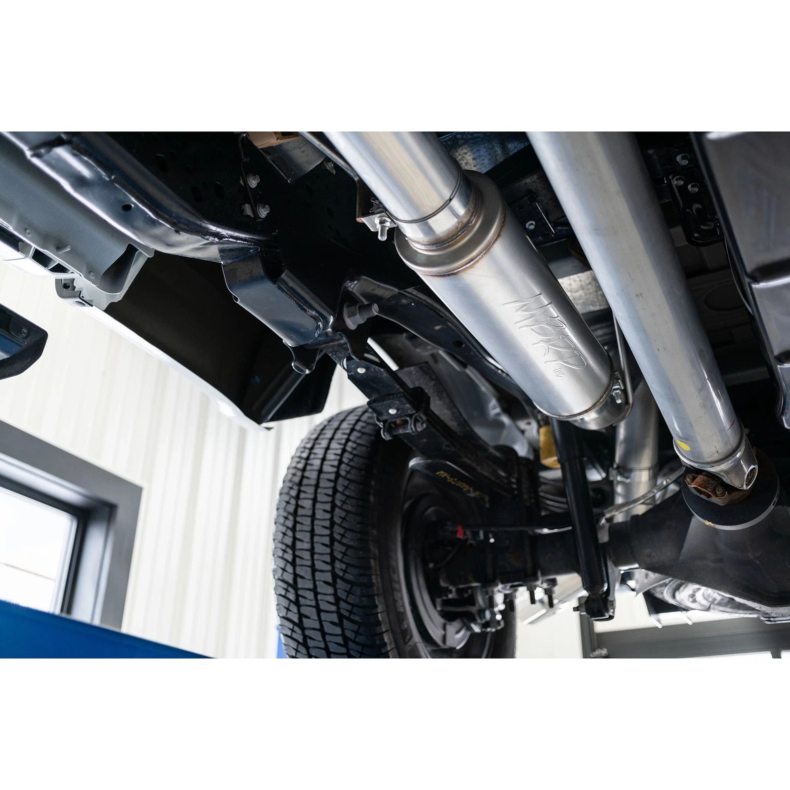 MBRP 2017+ Ford F-250/350 6.2L/7.3L Crew Cab Cat Back 4 Single Side
