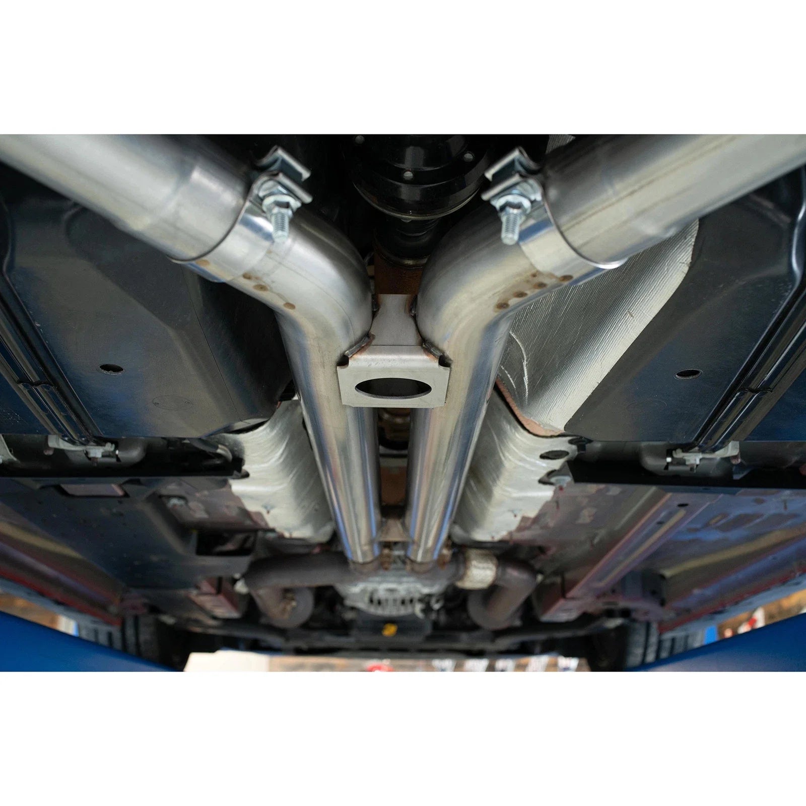 MBRP 18-22 Ford Mustang GT 5L T304 SS 3in Cat-Back Dual Rear w/4in Quad Carbon Fiber Tips (Street)