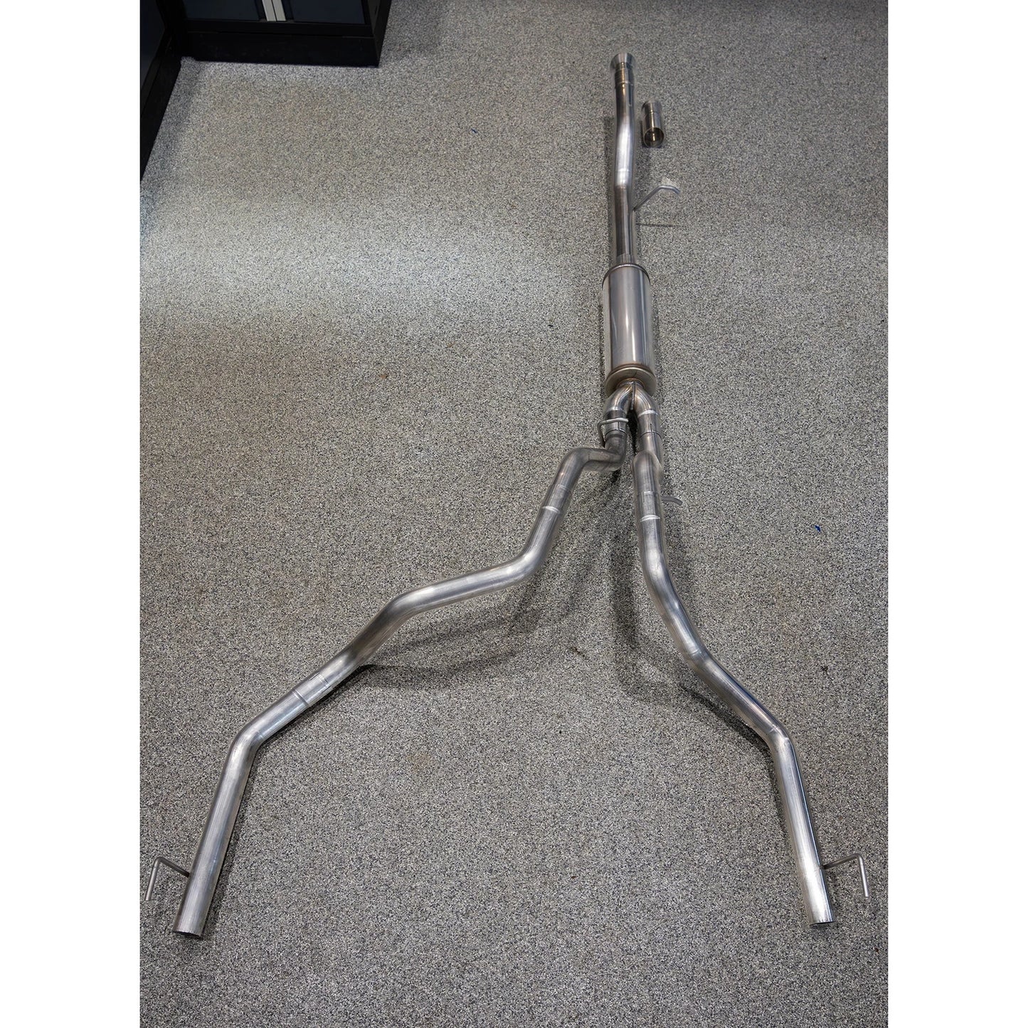 MBRP 21-24 Chevrolet Suburban XL 5.3L 3in Aluminized 2.5in Dual Split Carbon Fiber Cat-back