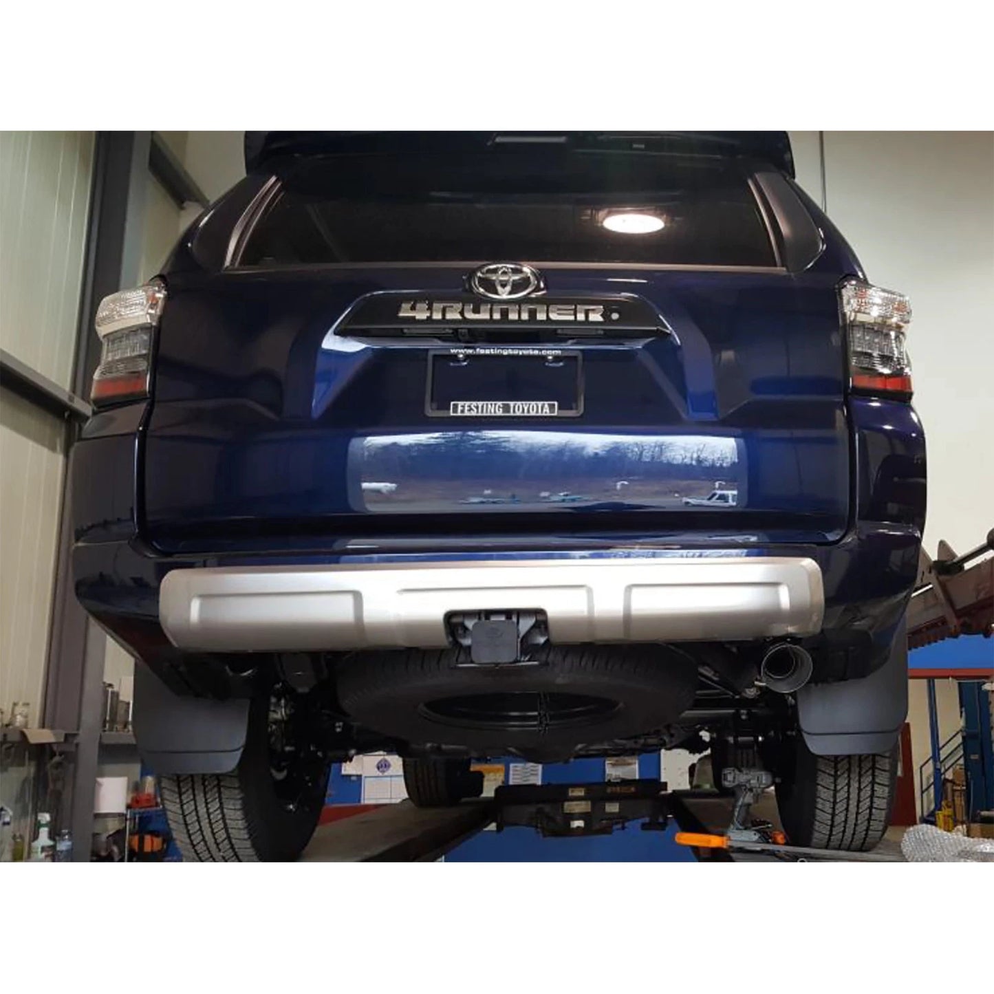 MBRP 10-18 Toyota 4 Runner BLK 4in O.D Tip Single Rear Exit 2.5in Cat Back Exhaust