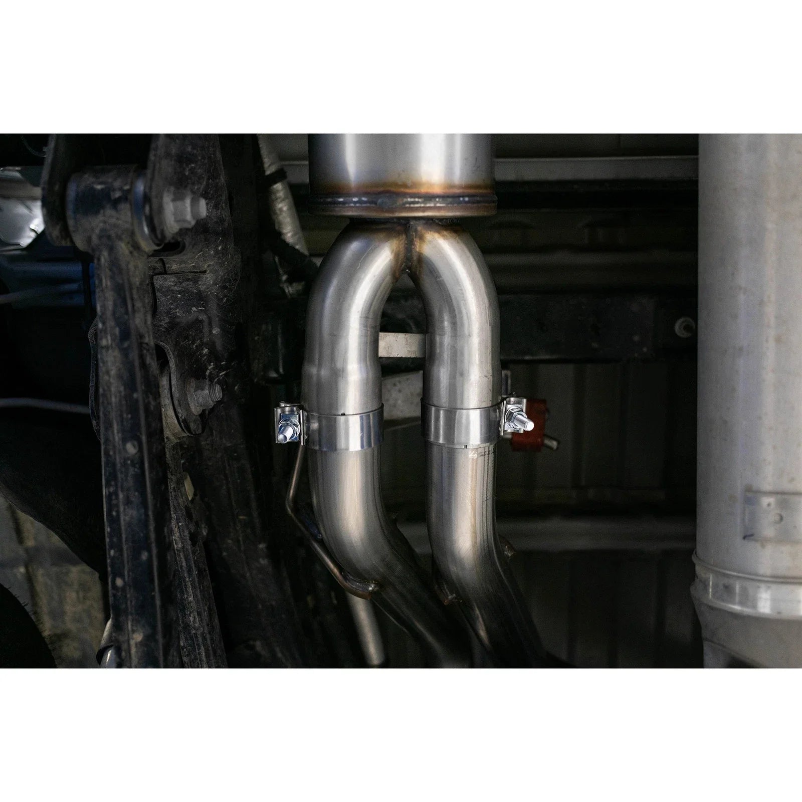 MBRP 2019 Ram 1500 5.7L (CrewCab/QuadCab ONLY) 2.5in Cat Back Dual Split Rear w/ 4.5in Tip - T409