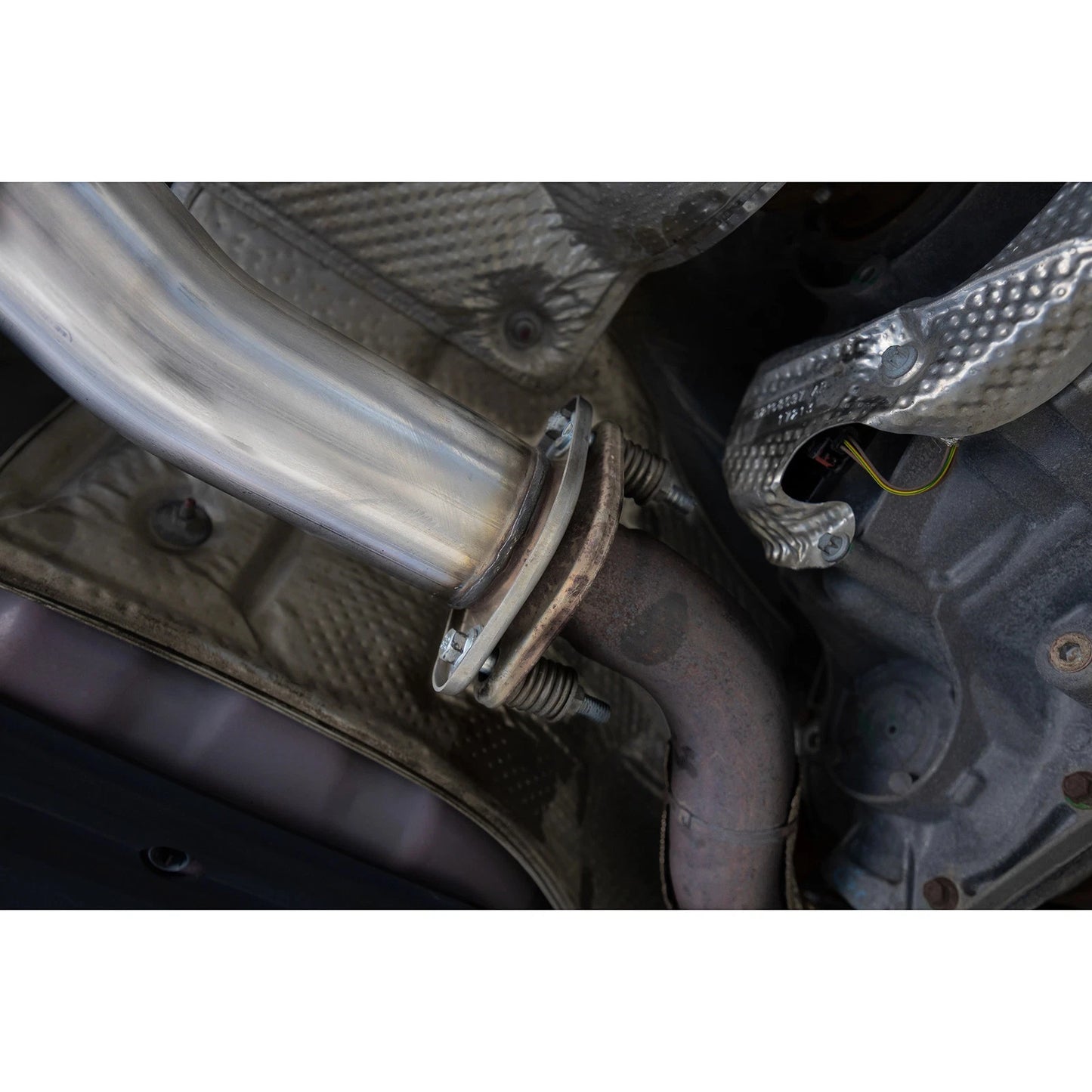 MBRP 2011+ Dodge Durango T304SS 3.0in Cat-Back Dual Rear Exit Exhaust w/ Carbon Fiber Tips